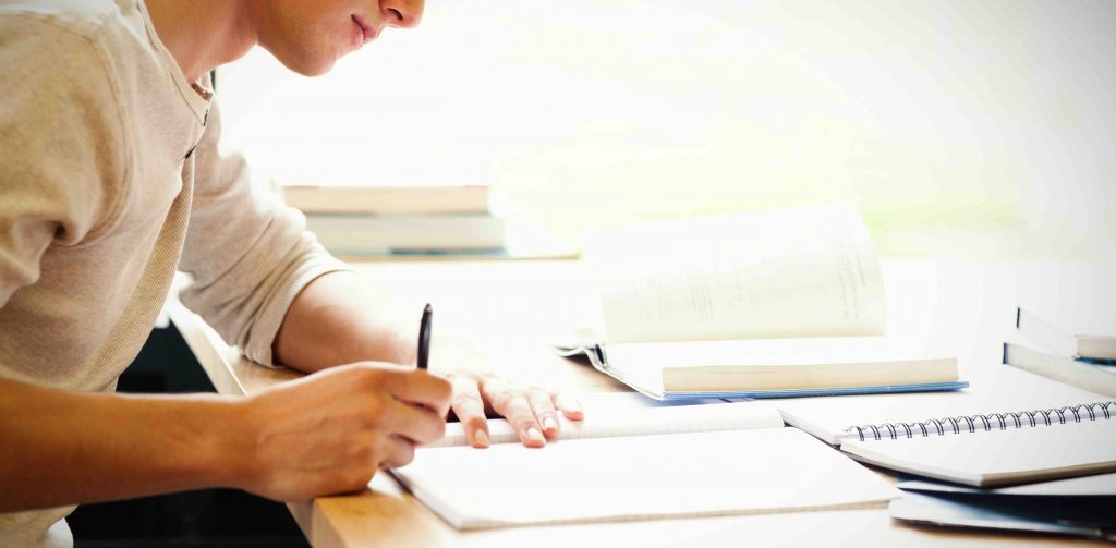 Why Ilmi Study is Your Go-To Essay Writing Service in Qatar?